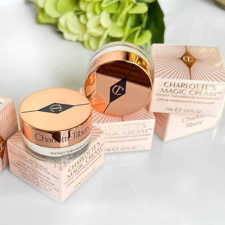 کرم مرطوب کننده مجیک شارلوت تیلبری Charlotte Tilbury